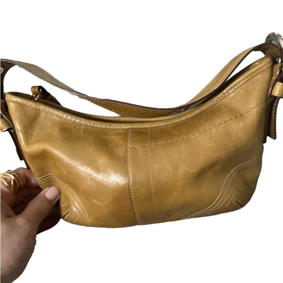 Coach authentic vintage camel tan leather with silver hardware cute lil bag - Picture 3 of 13